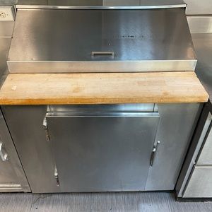 Low boy cooler with top cooling compartment